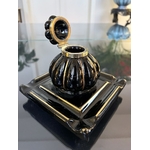 porte-plume-encrier-plateau-en-porcelaine-noire-decor-or-fin-brocante-antiquaire-objets-vitrine-bureau