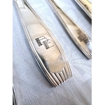 couverts-anciens-monogrammes-vaisselle-art-deco-1930-style-moderne-brocante-art-de-la-table-antiquites-france