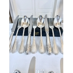 couverts-anciens-christofle-menagere-couteaux-fourchettes-cuilleres-monogrammes-antiquaire-brocante-vintage-art-de-la-table