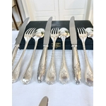 couverts-anciens-metal-argente-couteaux-cuilleres-fourchettes-monogrammes-coffrets-menagere-antiquaire-brocante-france