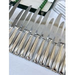 24-couteaux-anciens-metal-argente-epoque-art-deco-1930-service-couverts-entremets-brocante-art-de-la-tabe-francais-antiquaire