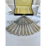 couteaux-entremets-anciens-metal-argente-inox-argenterie-couverts-vaisselle-vintage-brocante-antiquaire