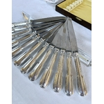 couteaux-entremets-modele-aux-filets-metal-argente-lame-acier-inoxydable-argenterie-couverts-antiquaire-brocante