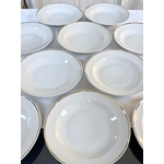 service-assiettes-potage-porcealaine-allemande-ton-ivoire-creme-et-dore-brocante-vaisselle-moderne