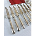 couteaux-de-table-modeles-aux-filets-manche-metal-argente-lames-inox-coffret-ecrin-menagere-ancienne-antiquaire-france-brocante-vaisselle