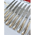 couteaux-anciens-metal-argente-et-inox-coffret-couverts-menagere-antiquaire-brocante-vintage