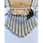 couteaux-de-table-anciens-metal-argente-et-inox-coffret-menagere-couverts-vaisselle-vintage-style-classique-antiquites-brocante-vintage