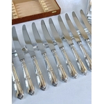 couteaux-de-table-en-metal-argente-menagere-ancienne-coffret-ecrin-couverts-style-classique-antiquaire-brocante
