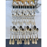 couverts-anciens-metal-argente-cuilleres-fourchettes-louche-argenterie-coffret-ecrin-rangements-brocante-antiquaire-art-de-la-table-francais