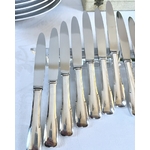 argenterie-ancienne-couteaux-a-entremets-vintage-manche-metal-argente-lame-inox-coffret-ecrin-menagere-vintage-style-moderne-antiquites-brocante
