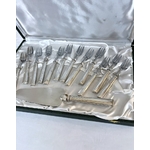 couverts-a-dessert-en-argent-fourchettes-a-gateau-ecrin-coffret-de-rangement-vaisselle-moderne-style-vintage-antiquaire-brocante