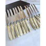 couteaux-entremets-art-deco-corne-bovine-inox-metal-argente-couverts-vintage-style-moderne-antiquaire-brocante