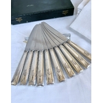 couteaux-entremets-art-deco-couverts-anciens-style-moderne-initiales-monogrammes-metal-banc-et-inox-antiquaire-brocante-vaisselle
