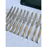 couteaux-entremets-manches-metal-blanc-initiales-monogrammes-lame-inox-menagere-coffret-antiquaire-art-de-la-table