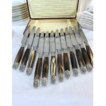 couteaux-art-deco-manche-corne-bovine-metal-argente-lame-acier-couverts-anciens-antiquaire-brocante