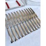 couteaux-de-table-en-metal-argente-couverts-anciens-menagere-vintage-coffret-ecrin-lames-inox-brocante-art-de-la-table-francais
