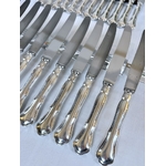 couteaux-de-table-et-entremets-metal-argente-chiffre-initiales-monogrammes-coffret-24-pieces-ecrin-menagere-brocante-art-de-la-table-antiquaire