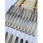 coffret-menagere-couteaux-24-pieces-metal-argente-entremets-couverts-anciens-vaisselle-style-classique-antiquaire-brocante