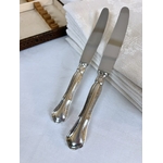 couteaux-de-table-et-entremets-metal-argente-lame-acier-initiales-monogrammes-ecrin-menagere-antiquaire-brocante