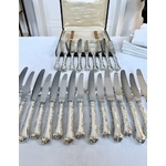 couteaux-de-table-et-entremets-metal-argente-lames-acier-inoxydable-initiales-monogrammes-menagere-ancienne-vaisselle-brocante-antiquaire