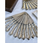 couteaux-de-table-et-entremets-24-pieces-metal-argente-menagere-coffret-ecrin-couverts-anciens-monogrammes-initiales-vaisselle-antiquaire-brocante