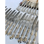 couteaux-de-table-et-entremets-metal-argente-lames-inox-chiffre-initiales-monogrammes-coffret-menagere-couverts-vaisselle-brocante-antiquaire