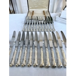 couteaux-de-table-coffret-24-piece-metal-argente-lame-brocante-art-de-la-table-couverts-antiquaire