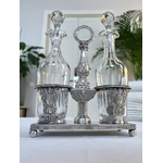serviteur-de-table-condiments-huile-vinaigre-flacons-verre-bouchons-cristal-regule-argente-decor-embouti-brocante-art-de-la-table-vaisselle-vintage-antiquaire