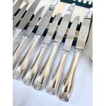 24-couteaux-modele-coquille-manches-metal-argente-lames-inox-orfevre-frionnet-art-de-la-table-20e-siecle-brocante-vintage-antiquaire