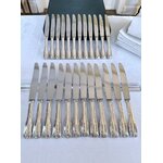 couteaux-de-table-et-entremets-coffret-24-pièces-metal-argente-modele-coquille-lames-acier-inoxydable-orfevre-frionnet-couverts-vaisselle-ancienne-brocante-vintage-antiquites