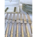 couteaux-entremets-anciens-lames-acier-inoxydable-manches-metal-argente-orfevre-ercuis-coffret-argenterie-vintage-brocante-antiquites
