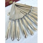 couteaux-de-table-en-metal-argente-lames-inox-menagere-art-deco-ravinet-denfert-modele-club-vaisselle-vintage-brocante-antiquaire-art-de-la-table