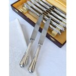 coffret-de-couverts-anciens-couteaux-entremets-metal-argente-lames-acier-inoxydable-art-de-la-table-antiquaire-brocante-vaisselle