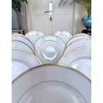 service-assiettes-plate-anciennes-en-porcelaine-blanche-filets-or-vaisselle-classique-cirot-gadouin-art-de-la-table-francais-antiquaire-brocante