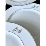 monogrammes-vaisselle-porcelaine-blanche-et-or