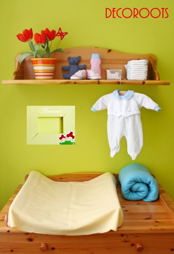 cadre photo enfant bébé thème forêt nature champignons vert deau et rouge beige bois