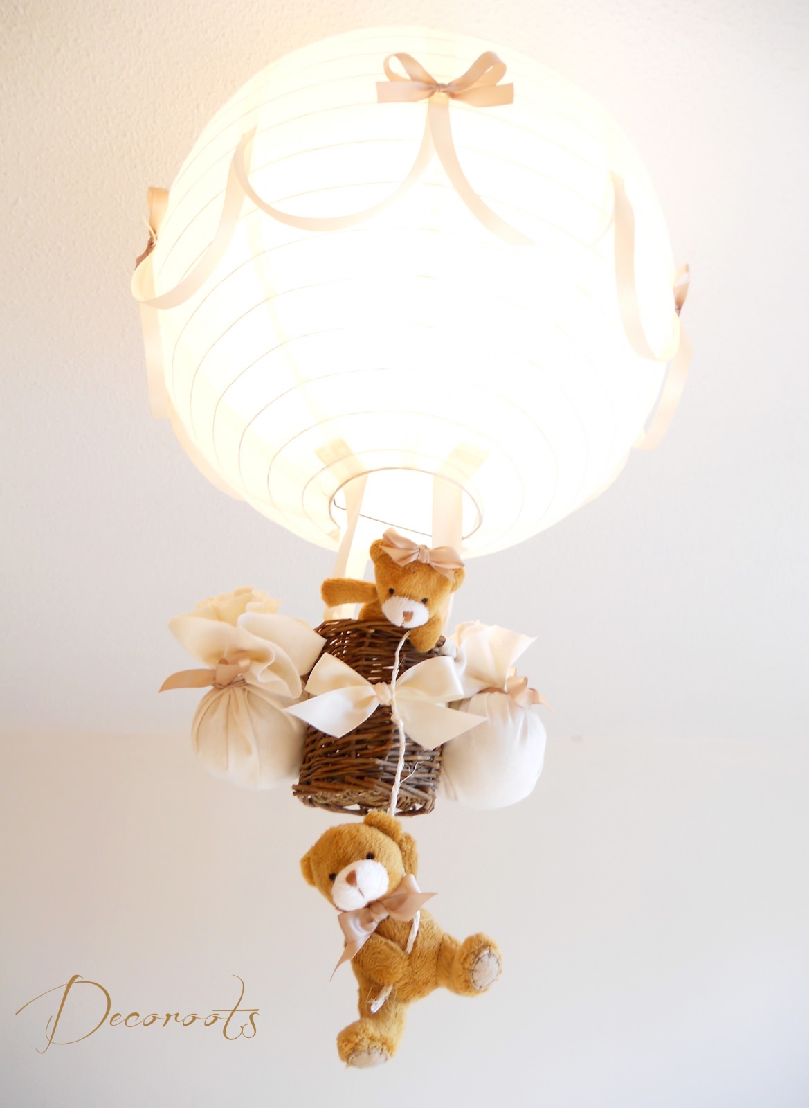 lampe montgolfière enfant bébé ours et oursonne beige ivoire marron noisette chocolat lustre suspension abat-jour décoration mixte fille garçon allumée