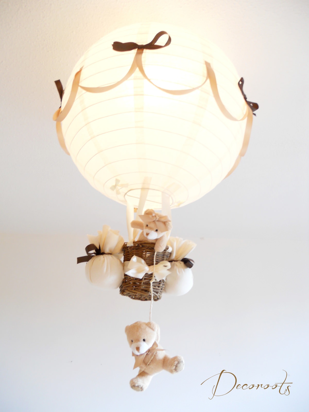 lampe montgolfière enfant bébé ours et oursonne peluche marron chocolat beige noisette ivoire décoration mixte lustre suspension abat-jour allumée