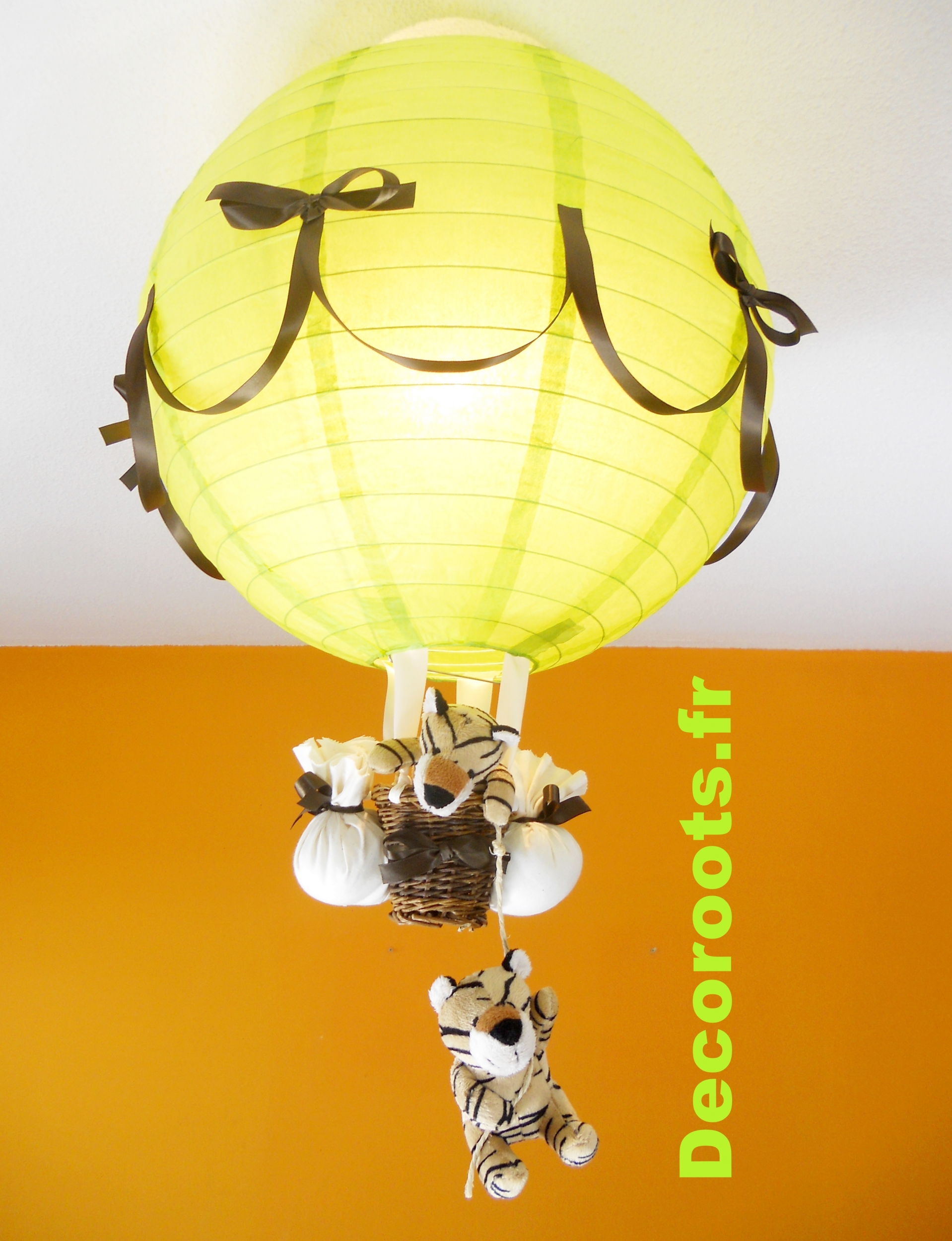 lampe montgolfière tigre chocolat allumée