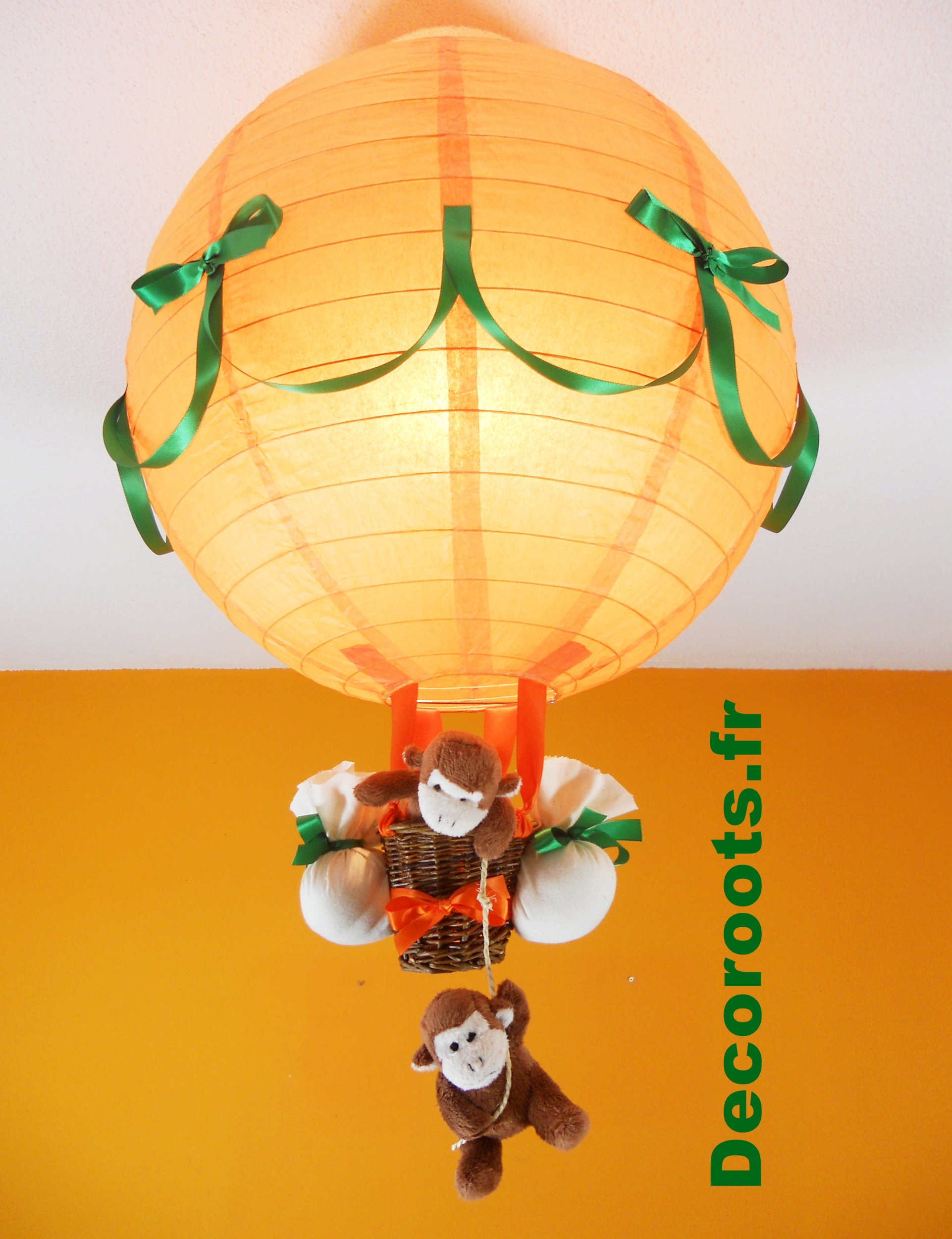 lampe montgolfière bébé jungle singe orange vert allumée