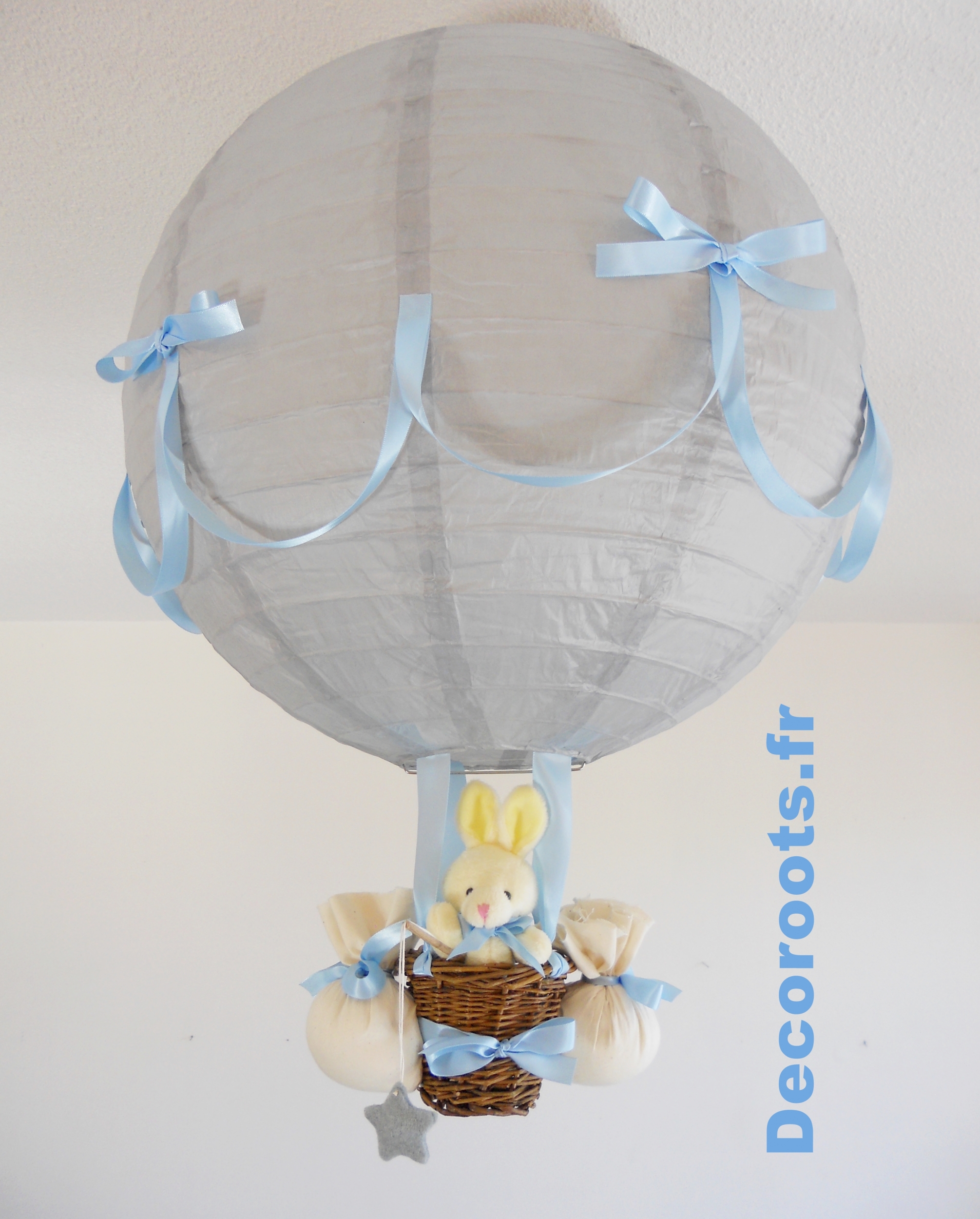 lampe montgolfière bébé lapin gris et bleu ciel pastel