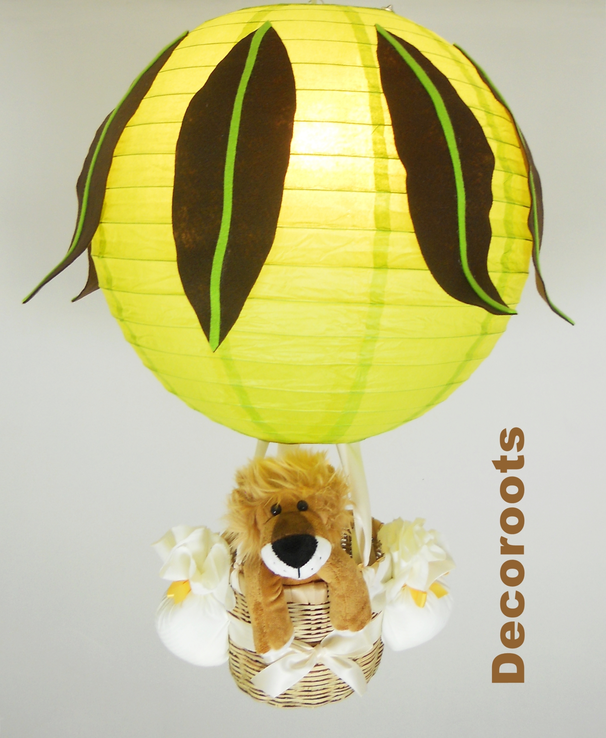 lampe montgolfière jungle lion vert anis marron chocolat allumée