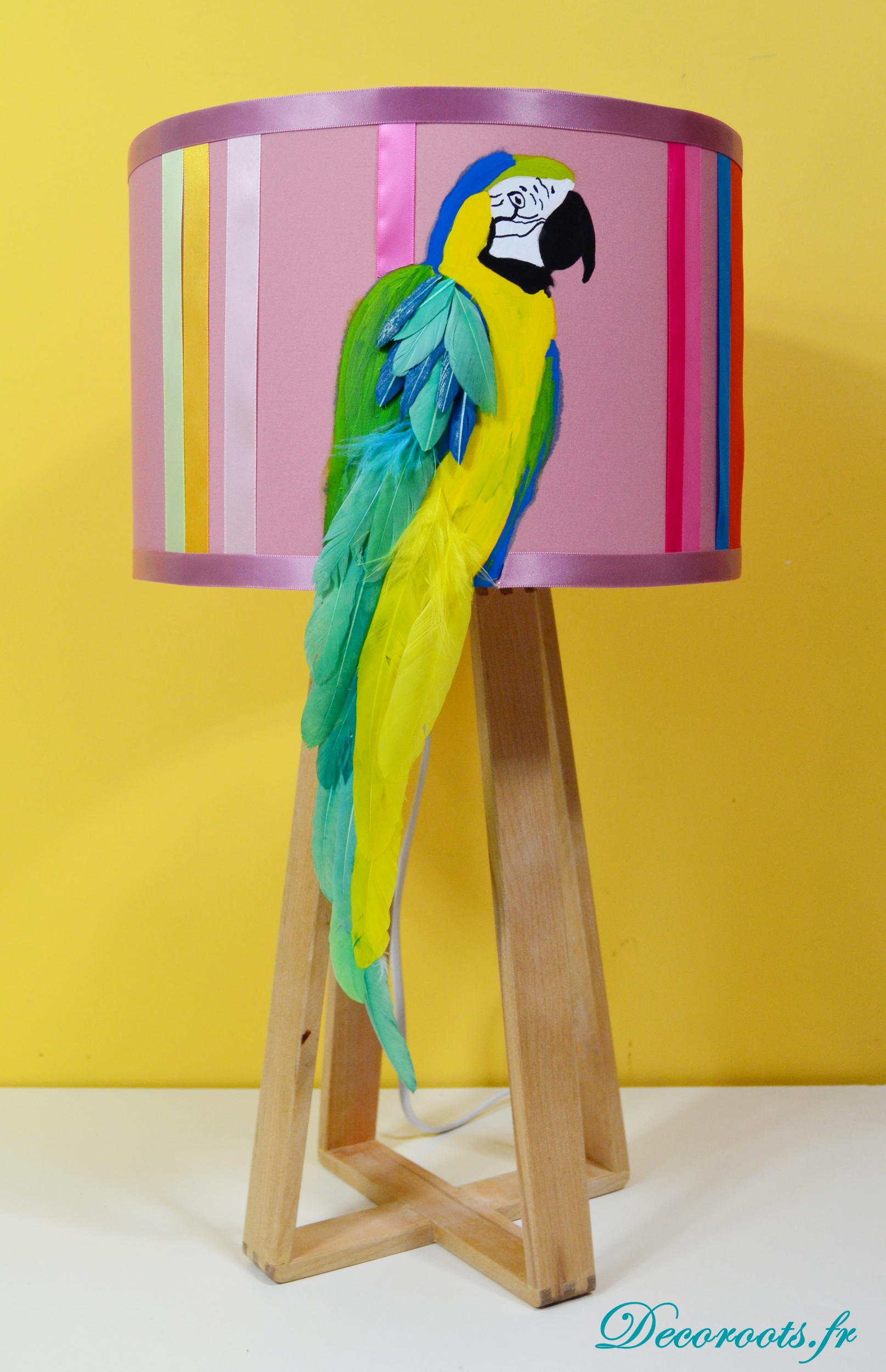 lampe design perroquet bois plume multicolore exotique 1