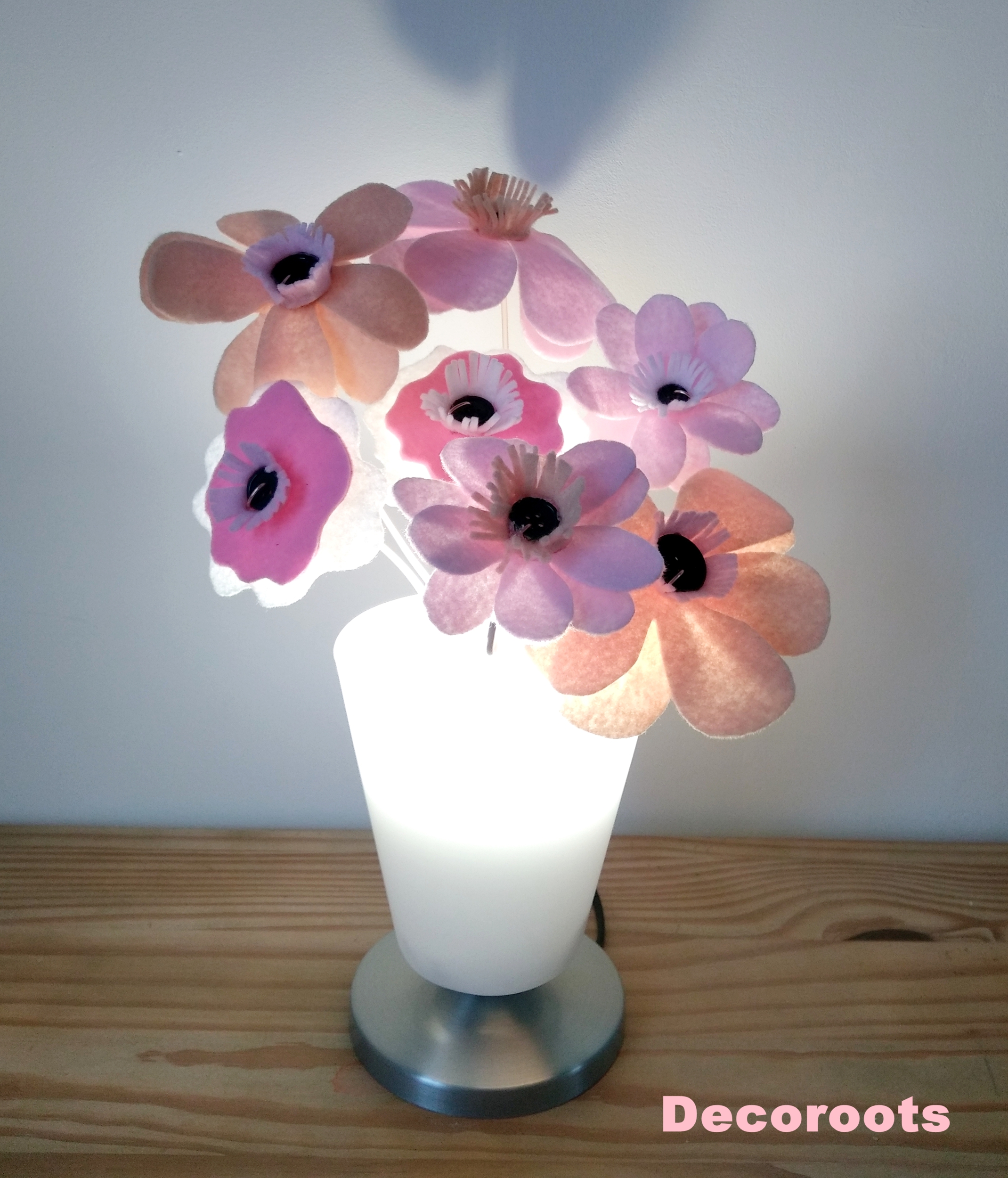 lampe de chevet enfant bébé fille vase fleurs rose pastel beige blanc cadeau baptème