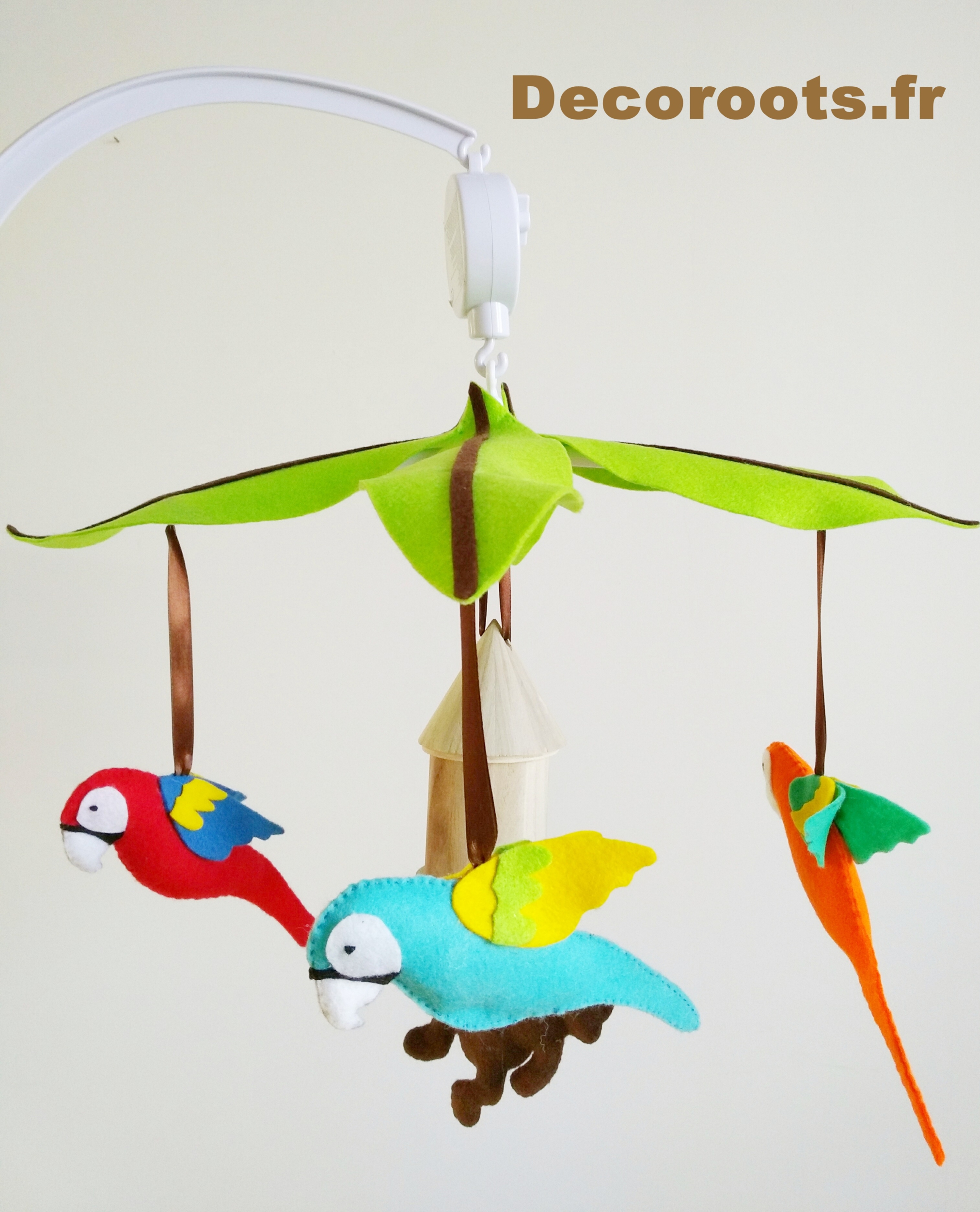 mobile bébé musical jungle perroquet multicolore
