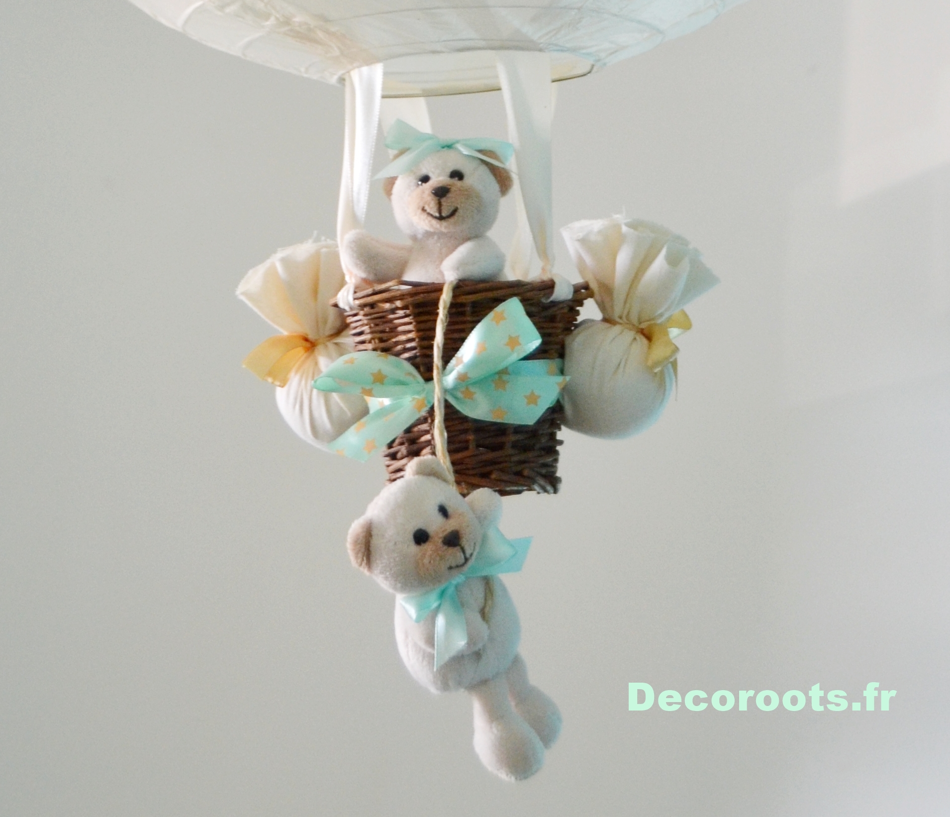 lampe montgolfière beige vert menthe décoration enfant