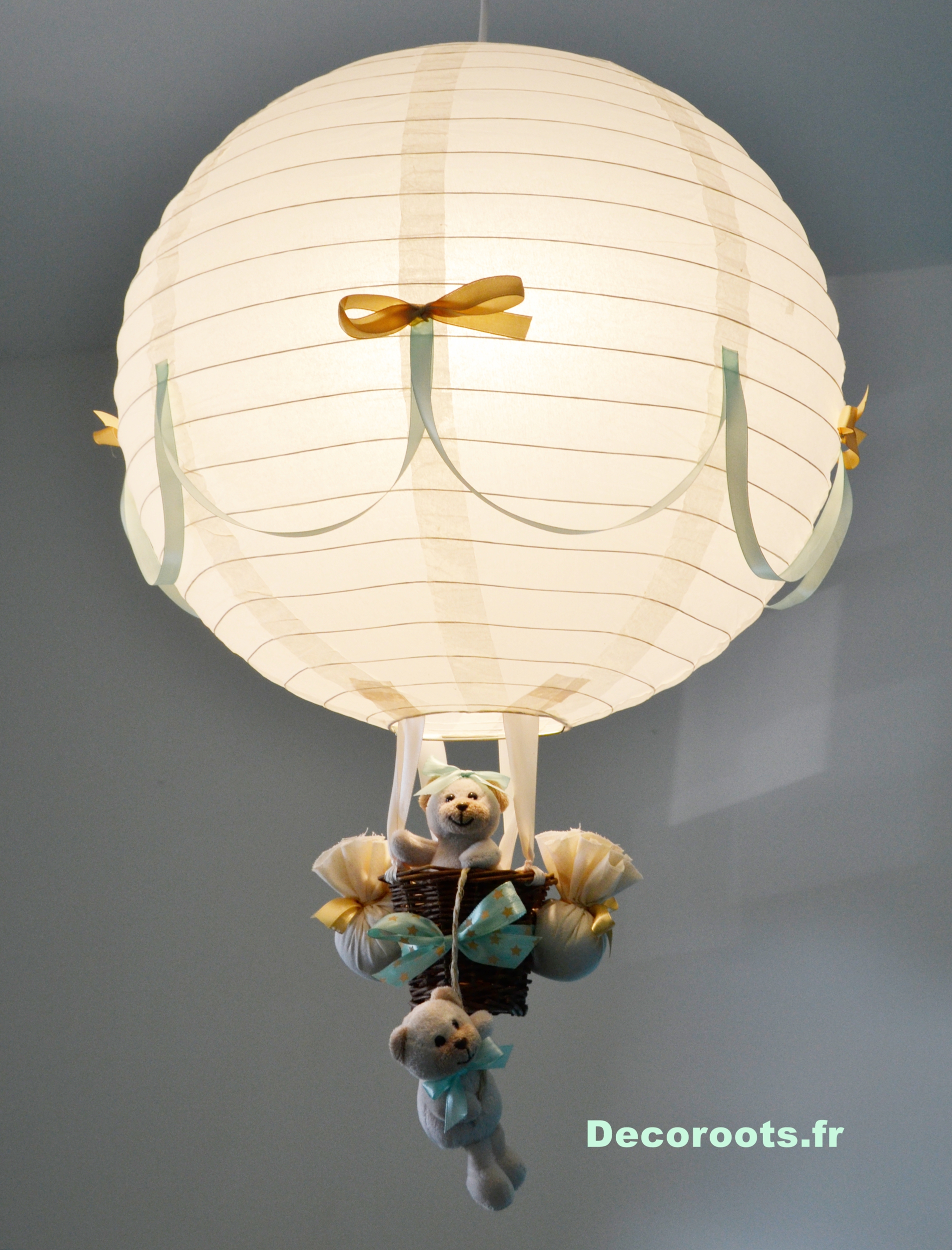 lampe montgolfière beige vert menthe décoration enfant allumé