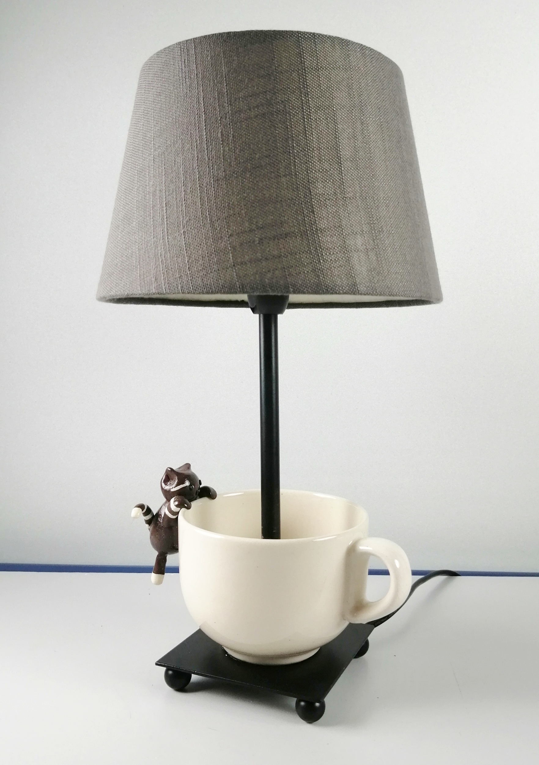 lampe de chevet design chat tasse beige taupe 3