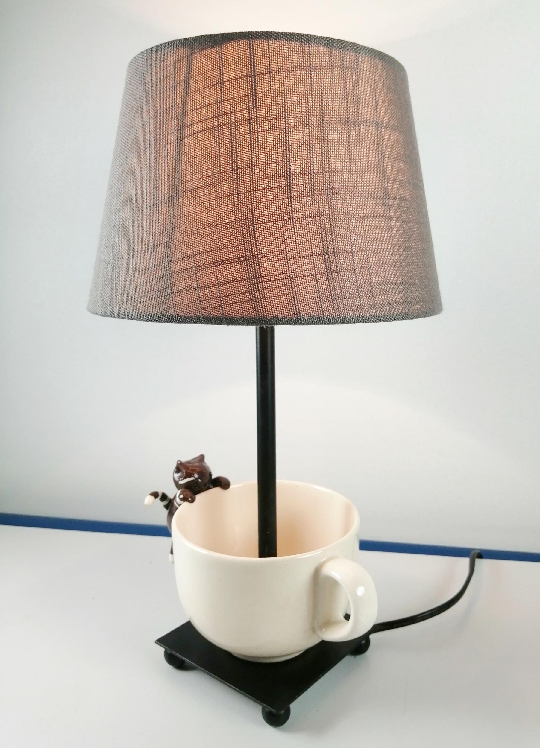 lampe de chevet design chat tasse beige taupe 5