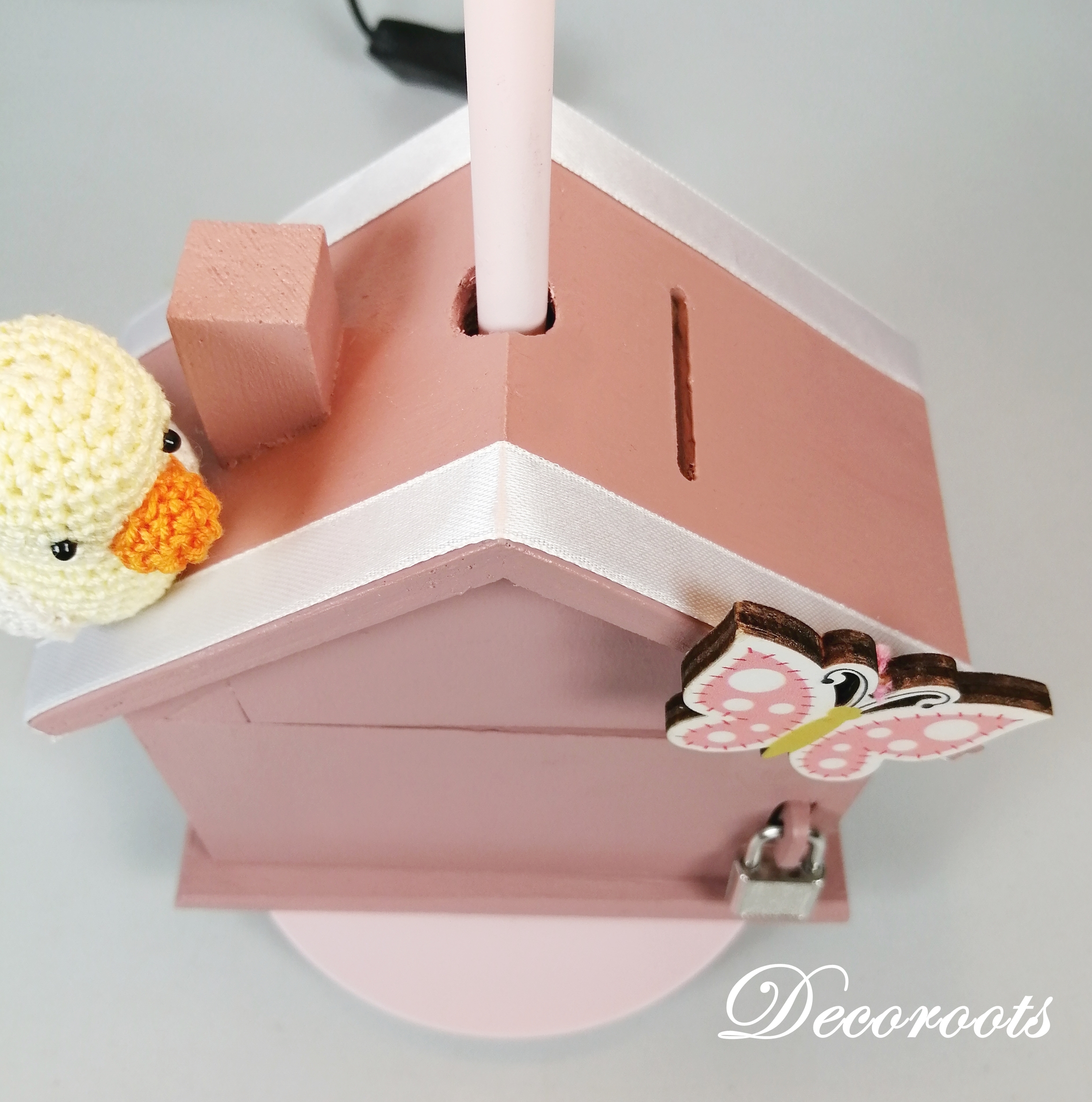 lampe-chevet-enfant-bebe-fille-beige-rose-vieux-blanc-cadeau-naissance-artisanale Amigurumi-crochet oiseau maison tirelire